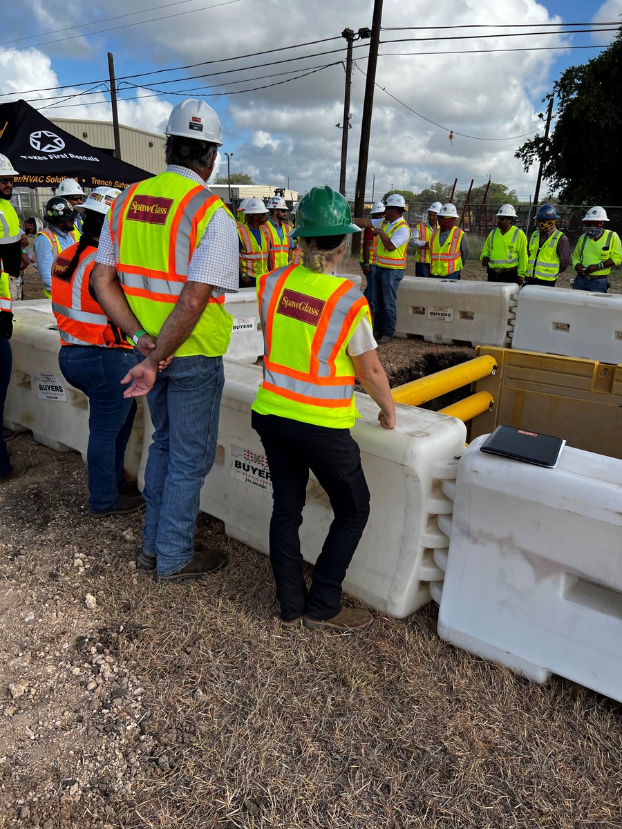 SpawGlass1953's tweet photo. #SGSanAntonio participated in trench safety training sponsored by @TXNUCA, HOLT CAT &amp; sub/supplier partners. We appreciate trench collapse survivor, Eric Giguere, sharing his story on the importance of securing trench walls to keep workers safe. #ZeroToday #TrenchSafetyMonth https://t.co/GaqRsnLjal