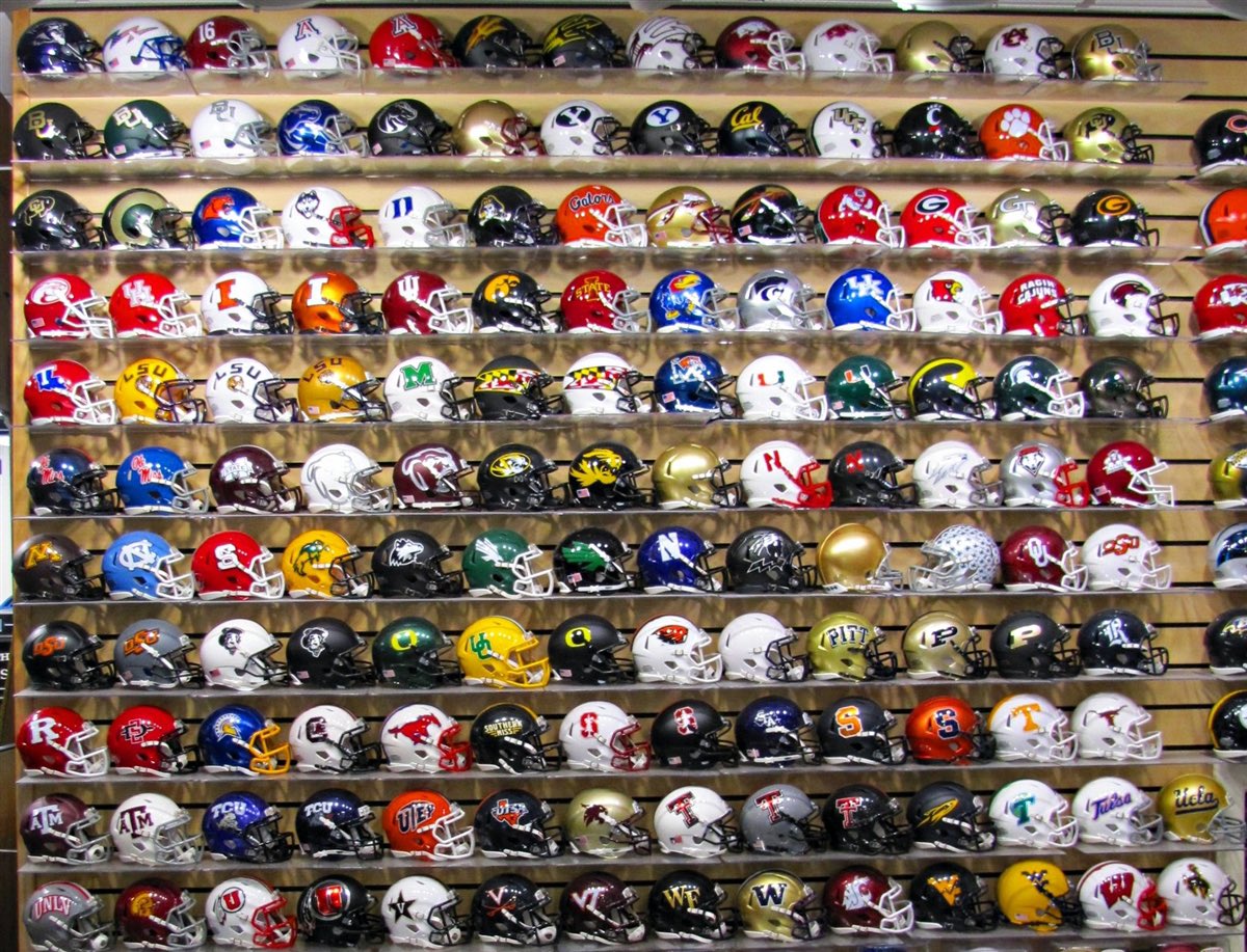 College Football Helmet Giveaway! 🔥

In order to win you must:

1. Retweet this tweet.
2. Subscribe to my YouTube Channel.

Winner will be announced on. tomorrow nights show. 👀

Subscribe here: youtube.com/c/BigGameBoome…