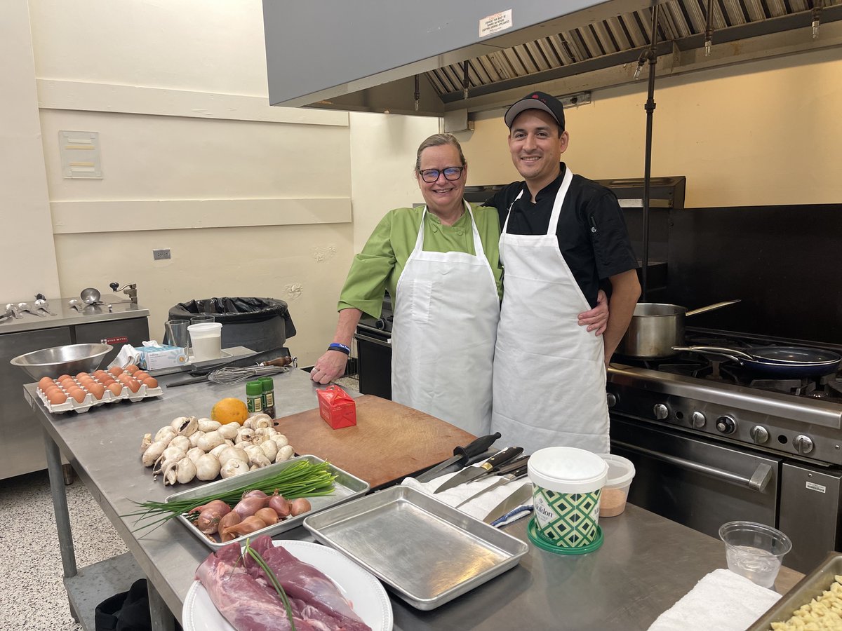 Dankhaus's tweet photo. Thank you to everyone who joined us last week for our June Kulturküche class! Chef Carol Himmel of Himmel's Restaurant taught us how to make her delicious Rahm Schnitzel - a favorite! Thanks, Chef Carol! 

#german #germancooking #germanfood #chicagorestaurants #cookingclass https://t.co/NwR0c5dwKP