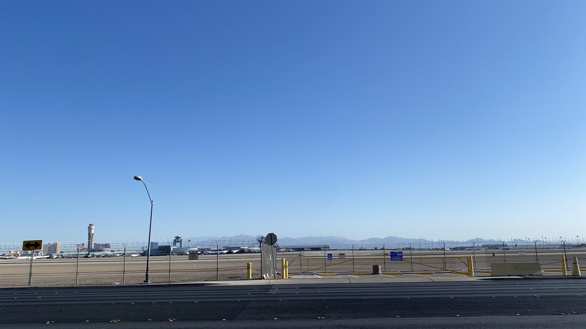 ronmader's tweet photo. Missing the Sunset Viewing Area, closed since the beginning of the pandemic @LASairport @ClarkCountyNV #VegasFaves #LasVegasNow https://t.co/w25B1idtJb