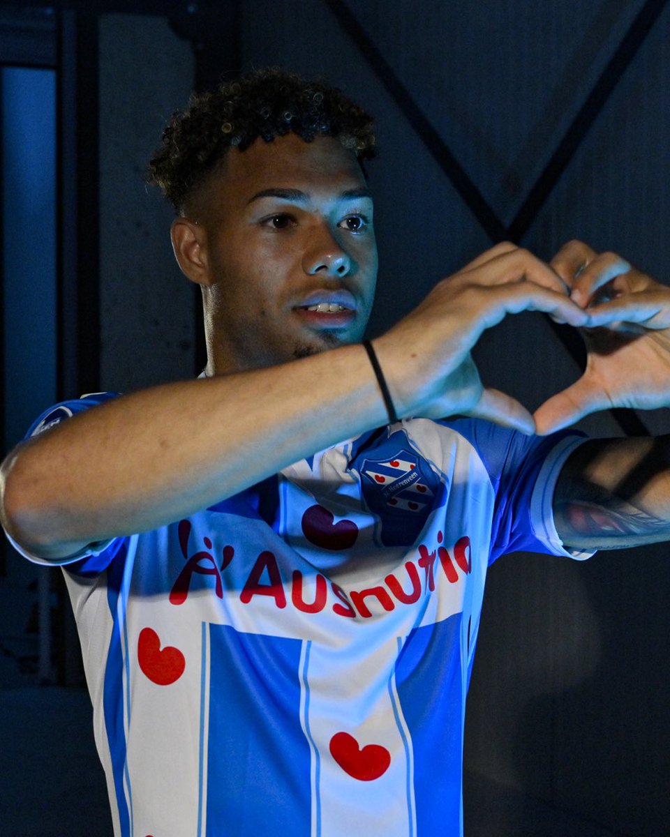 scHeerenveen's tweet photo. π Dit shirt is ________ βοΈ ??
#EareEnRom https://t.co/E7Ll4xZuxJ