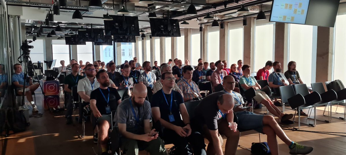 PyWaw's tweet photo. We're back with an on site meetup again! Łukasz Sarnacki presents event storming by examples. What a great process to analyze system requirements! #pywaw https://t.co/kS47E9Ah8A