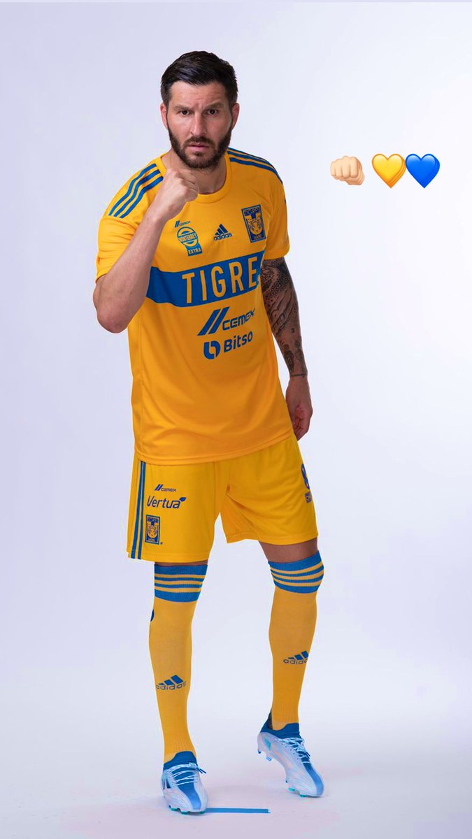 10APG's tweet photo. 💛💙 https://t.co/ST2m9XJlYK