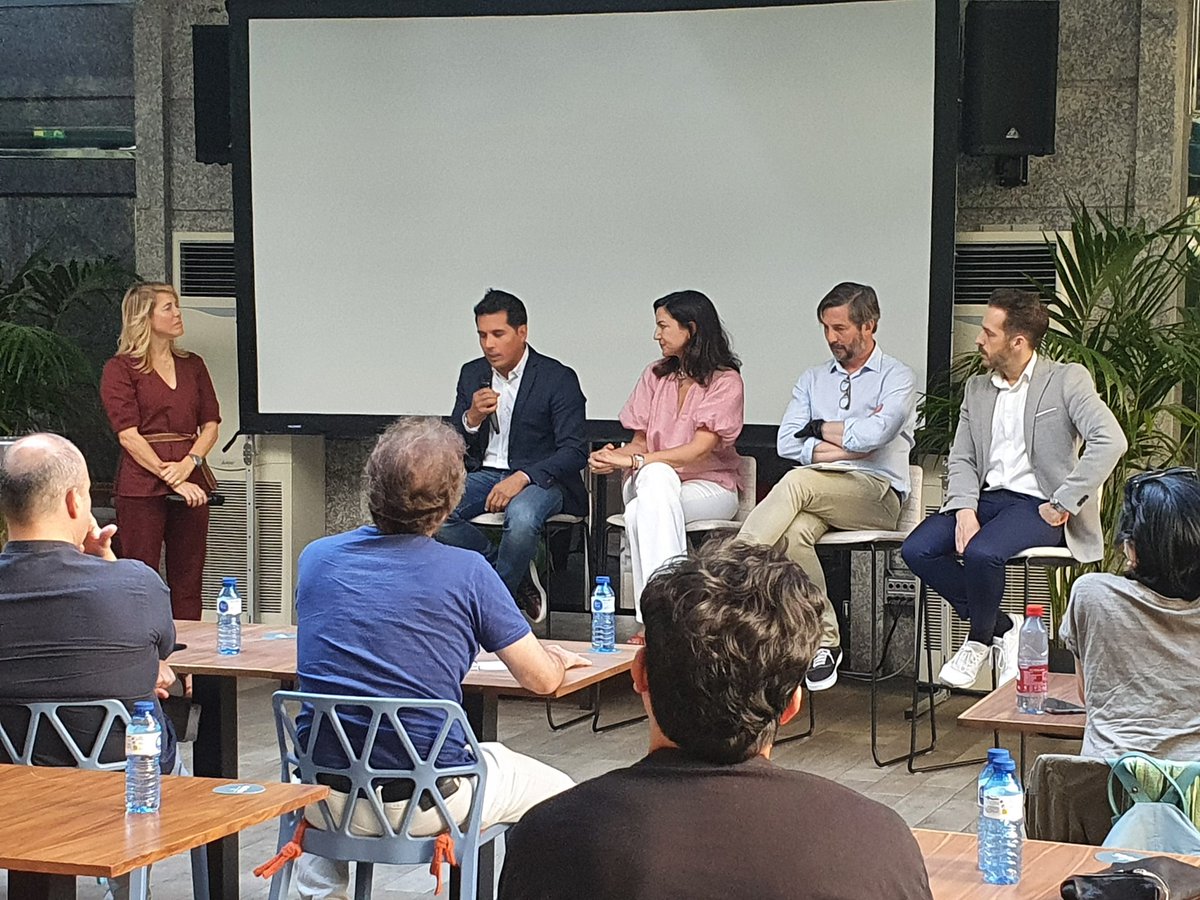 SCOPEN_es's tweet photo. 'La convivencia es una oportunidad y es un modelo que hay que apoyar. Y una muy buena vía de aprovechar el #talento interno'
Un consejo para marcas pensando en montar su agencia #inhouse de
@yamilsalinas, Gerente de @Telefonica
#InHousing22 https://t.co/gvRgF7L7Pi