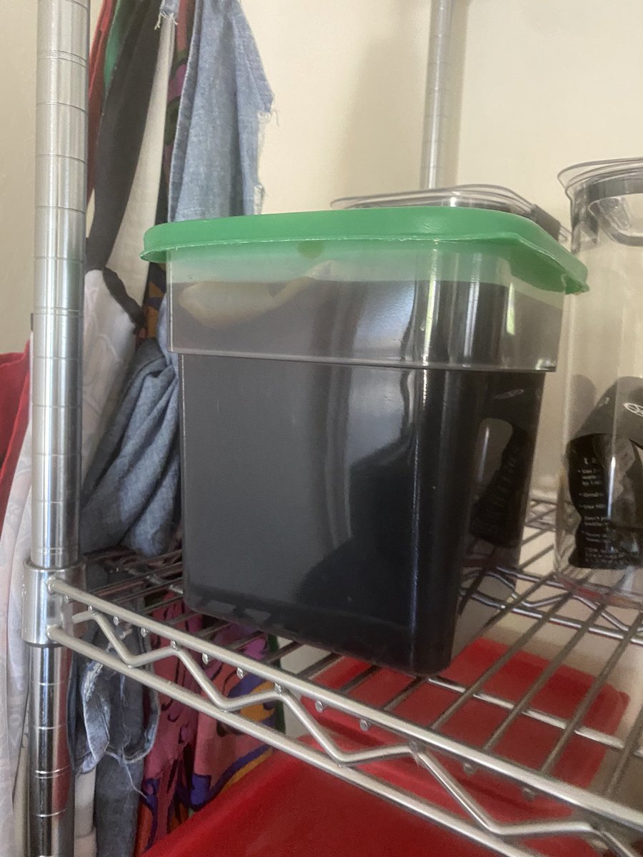 rivercitysteve's tweet photo. It’s ready at 6 pm tonight @nickneral. Roughly 3/4 gallon of #ColdBrew #coffee @jhludlum #Coffeetherapist #coffeedad https://t.co/d5VdNtHWLC