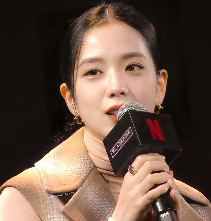 Genius_sooyaa's tweet photo. THE SUCCESSFUL CAREERS OF KIM JISOO AS A THREAD ‼️ https://t.co/vg9ewEk23L