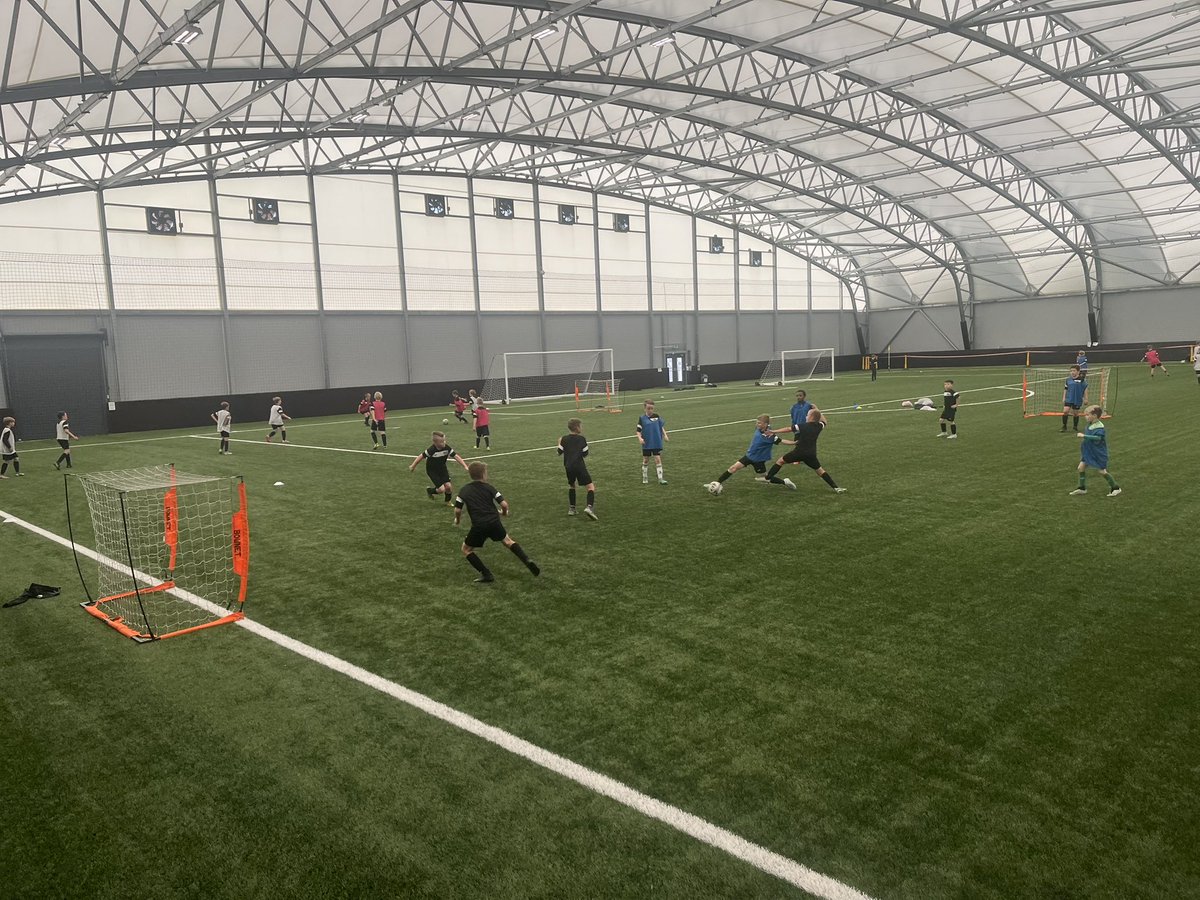 LACDFootballDev's tweet photo. DFPA⚽️

Tonight our 2012 and 2011 players enjoyed their end of term games night⚽️

Our 2012’s competed in a small sided tournament, with Man City (🔵 team) coming out on top👏🏅

Well done to all the players for completing this block!⚽️ https://t.co/UiyHKuK4B3