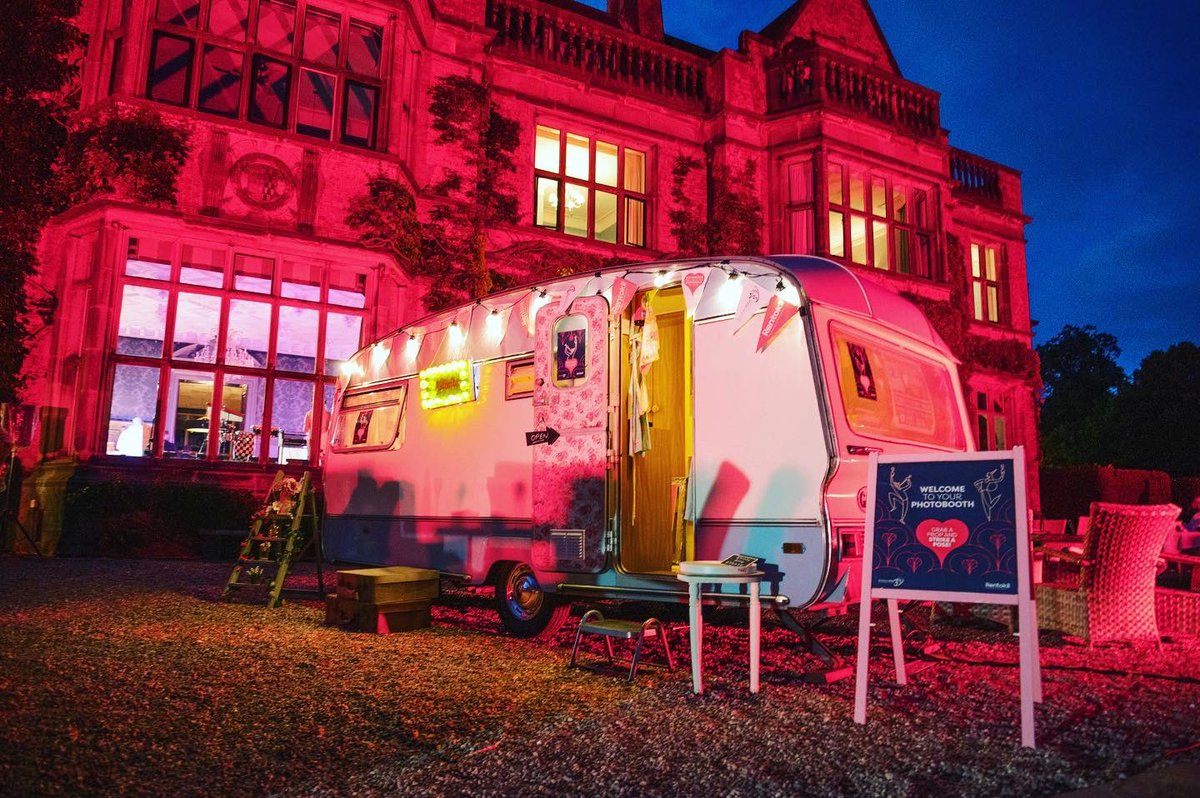 daisycaravan's tweet photo. A recent corporate booking for @RentokilUK at Hoar Cross Hall Hotel providing part of the entertainment at their awards evening. #corporateevents #uniquephotobooth #photoboothhire #hoarcrosshall #rentokil #eventshire https://t.co/xV5q7r6OgH