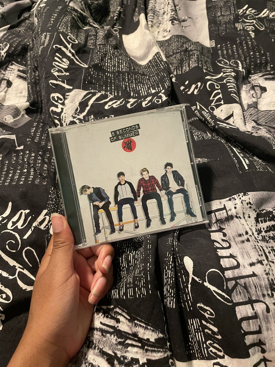 F4SHI0NINFILM's tweet photo. happy 8 years to the album that quite literally changed my whole entire life lmao #8yearsof5sos https://t.co/OTcHtSgC2Y