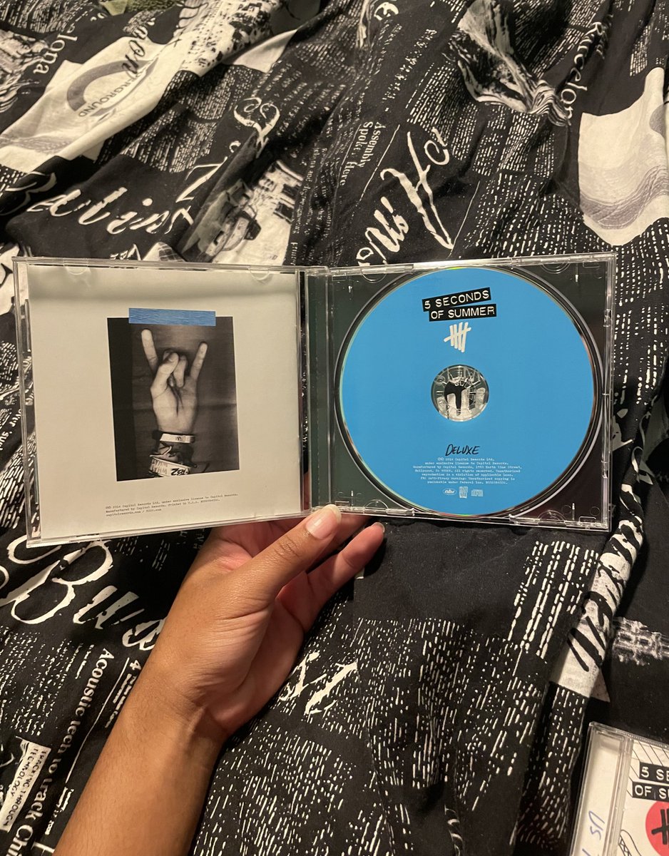 F4SHI0NINFILM's tweet photo. happy 8 years to the album that quite literally changed my whole entire life lmao #8yearsof5sos https://t.co/OTcHtSgC2Y