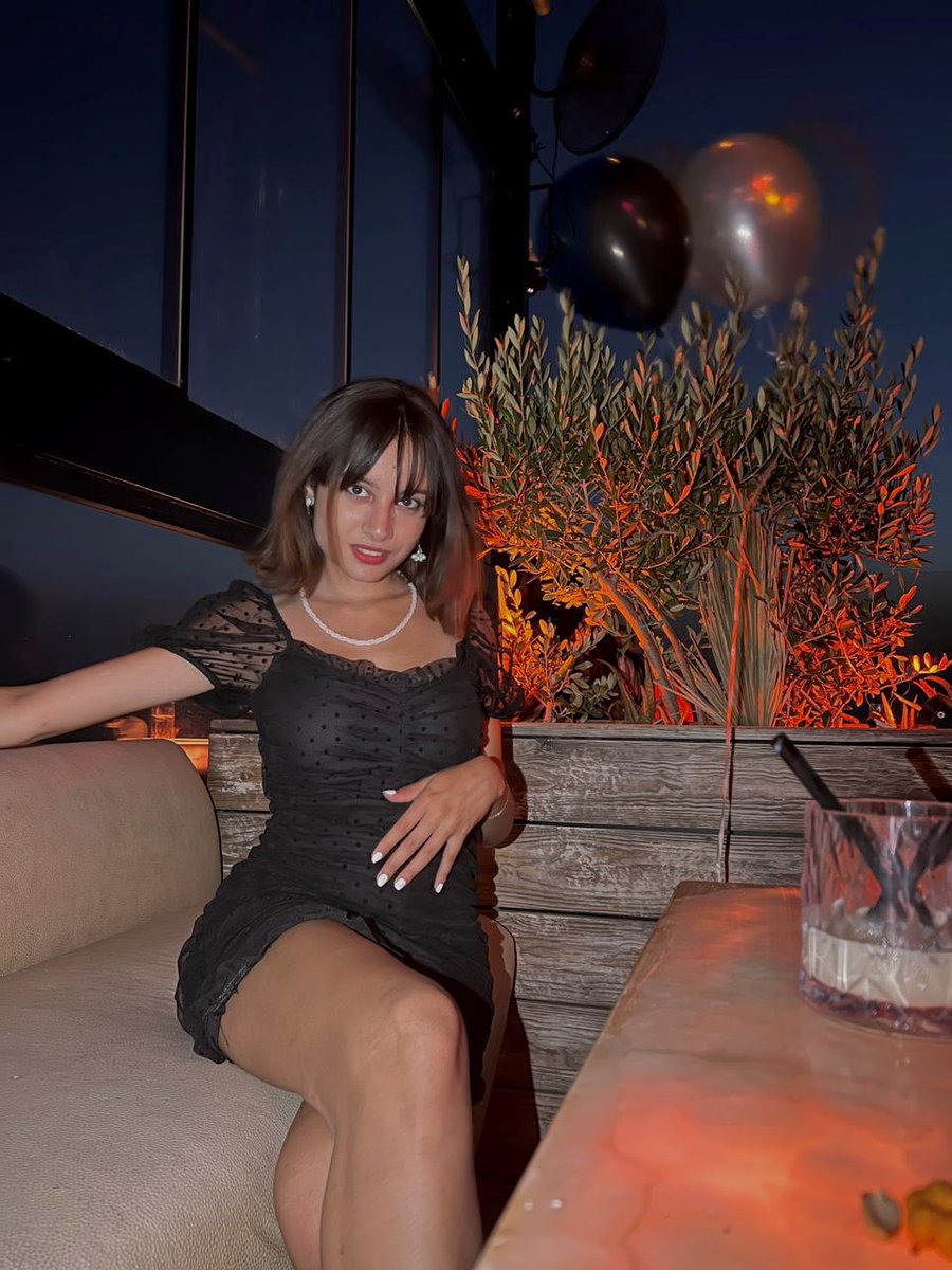 borderlinekris's tweet photo. Blessing you with Some of my 18th birthday pics 🥰 https://t.co/xJwHnyXmig