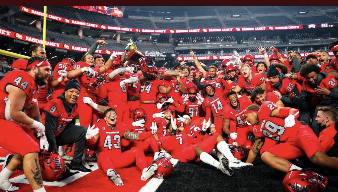 BenOnek007's tweet photo. After an amazing camp and conversation with coaches, @LarryGrant95 @coacharroyo @ERusso_UNLVFB I am blessed to receive my first D1 offer from the university of Nevada Las Vegas!!!. https://t.co/Lhgjspprhm
