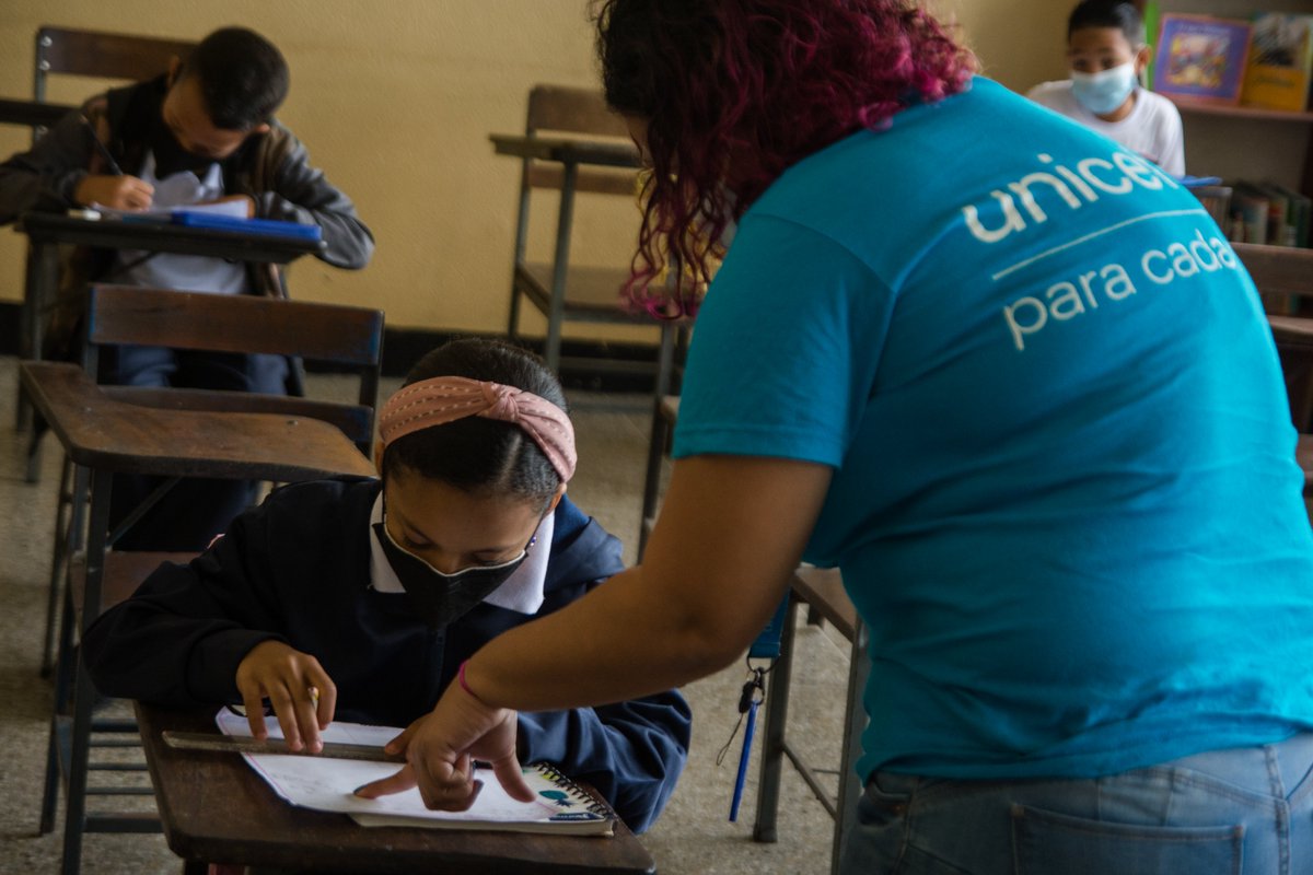 onuvenezuela's tweet photo. 2,5 millones de niñas, niños y adolescentes fueron alcanzados con la campaña de regreso a clase seguro y progresivo #DigamosPresente, con apoyo de la ONU en Venezuela.
#AccionesClaves #ODS
Lee el informe de resultados 2021 de la ONU en Venezuela 👉 https://t.co/izkSn5Oxiw https://t.co/kWV88ZTuYW