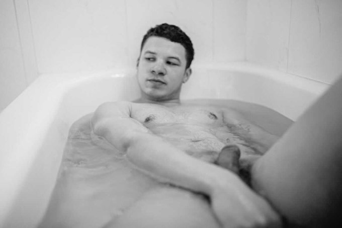 care to join me in the tub? https://t.co/MWTwrZIrG1