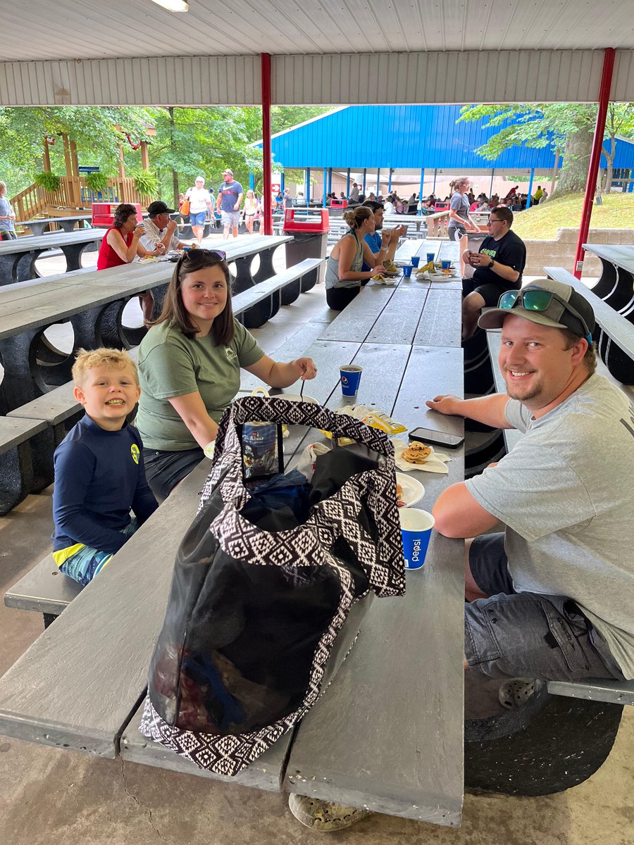 Atlas_Van_Lines's tweet photo. The annual Atlas Company Picnic at Holiday World and Splash and Safari was a success! Thank you to the Atlas 1212 Club for hosting a great corporate event! #AtlasFamily #LifeAtAtlas https://t.co/f9PPBObgGJ