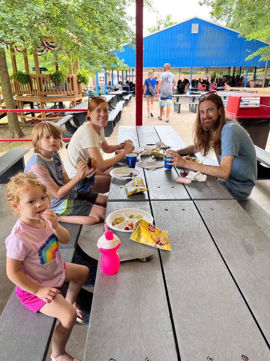 Atlas_Van_Lines's tweet photo. The annual Atlas Company Picnic at Holiday World and Splash and Safari was a success! Thank you to the Atlas 1212 Club for hosting a great corporate event! #AtlasFamily #LifeAtAtlas https://t.co/f9PPBObgGJ