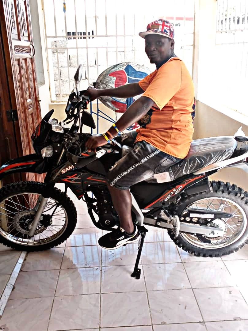 MicroMiragoane1's tweet photo. Originaire de la commune de Paillant (Nippes), Venald LAURENT, est le premier gagnant du tirage "Loto Patronal", organisé par la Loterie de l'État Haïtien (LEH), ce vendredi 24 juin à Miragoane, à l'occasion de la fête de St Jean-Baptiste, saint patron de la ville. 
#RadioMicroFM https://t.co/sMdcDzOT75