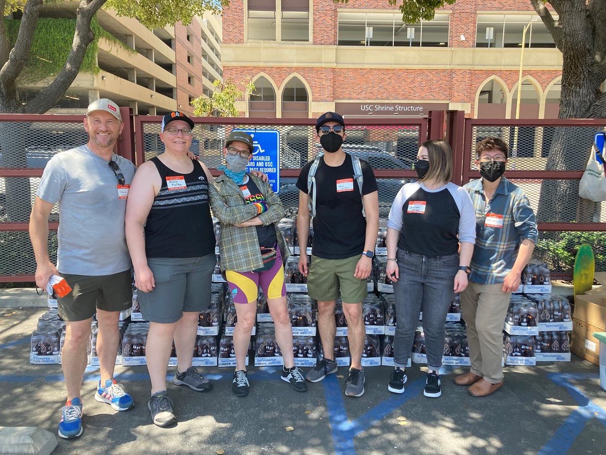 GayForGood's tweet photo. Our first time volunteering with @WaterDropLA was a rewarding and eye opening experience for G4G volunteers in Los Angeles who paired with more regular volunteers to distribute water on skid row.
#volunteerwithpride #volunteeringwithpride🌈 #gayforgood #waterdropla https://t.co/IVQ9jaFe3Z
