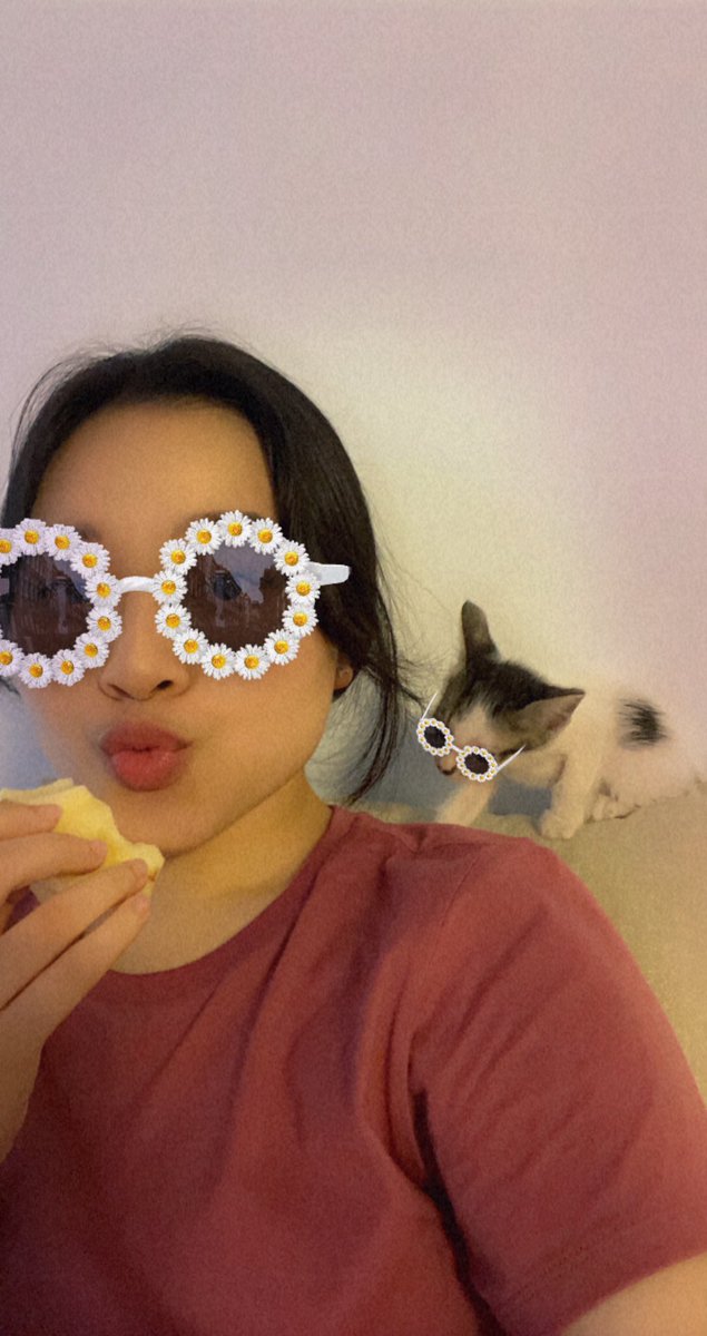 Linhtoyaheart's tweet photo. Happy national babe’s day ❤️ https://t.co/8BYMZCIHqZ