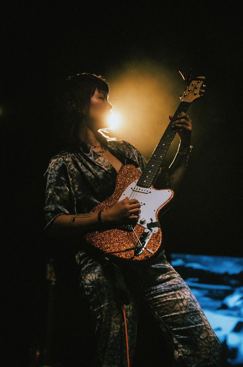 Announcing the winner of the yy20 giveaway this Sunday 6/3 at 3pm PST on <a href="/2gthrofficial/">2GTHR</a> !
Come hang and ask me some questions! It was also so cool seeing some familiar faces from the platform this tour. I’m stoked to find out who won the guitar 🥹