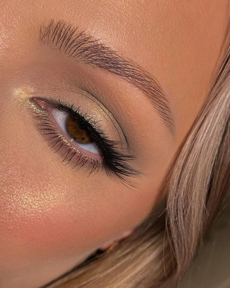 ABHcosmetics's tweet image. Kindof serving fairy?? 🧚🏼‍♂️🖤✨ Kindof obsessed w/ WhitneyKShepherd? 

Products:
@ABHcosmetics 
• Nouveau palette
• Stick Blush in  Bubblegum
• Highlighter in  Iced Out
• ABH Norvina lashes in  Dreamy
• Brow Freeze and Brow Pen in Taupe

#fairymakeup #cateyemakeup