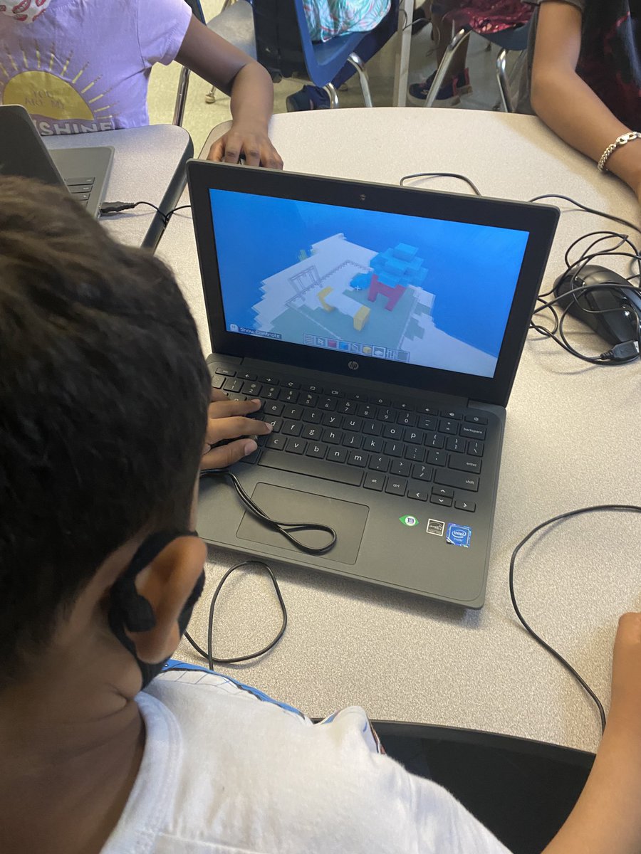 griffingirl23's tweet photo. Students from grade 6 ⁦@WoburnJunior⁩ mentor the grade 1/2 class about the amazing world of #MinecraftForEducation #PlaybasedLearning #StudentChoice #stem https://t.co/6C1AWm8pCH