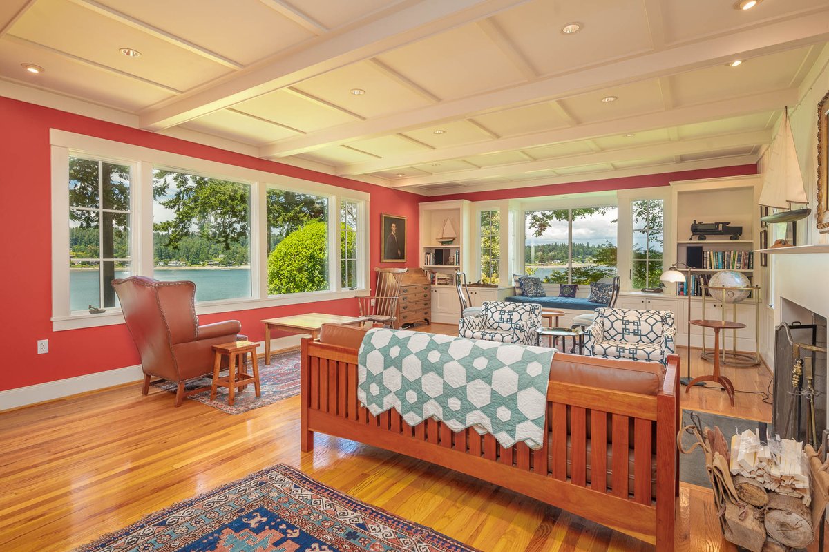 Windermere_VMI's tweet photo. This venerable, carefully updated home has preserved all the elements of a more gracious time. 
https://t.co/detKkliNlH 
#justlisted #realestate #realtor #forsale #properties #luxuryhomes #milliondollarlisting #house #realestateinvesting #houseforsale #vashonisland https://t.co/p30utxCLVk