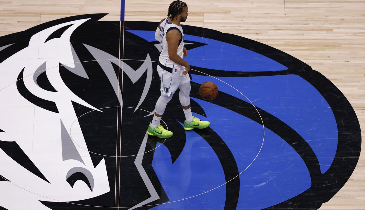 Mavs_FFL's tweet photo. We really regret letting Steve Nash walk. Let’s not make a similar mistake again… 

#MFFL https://t.co/LZxKiE6zLv
