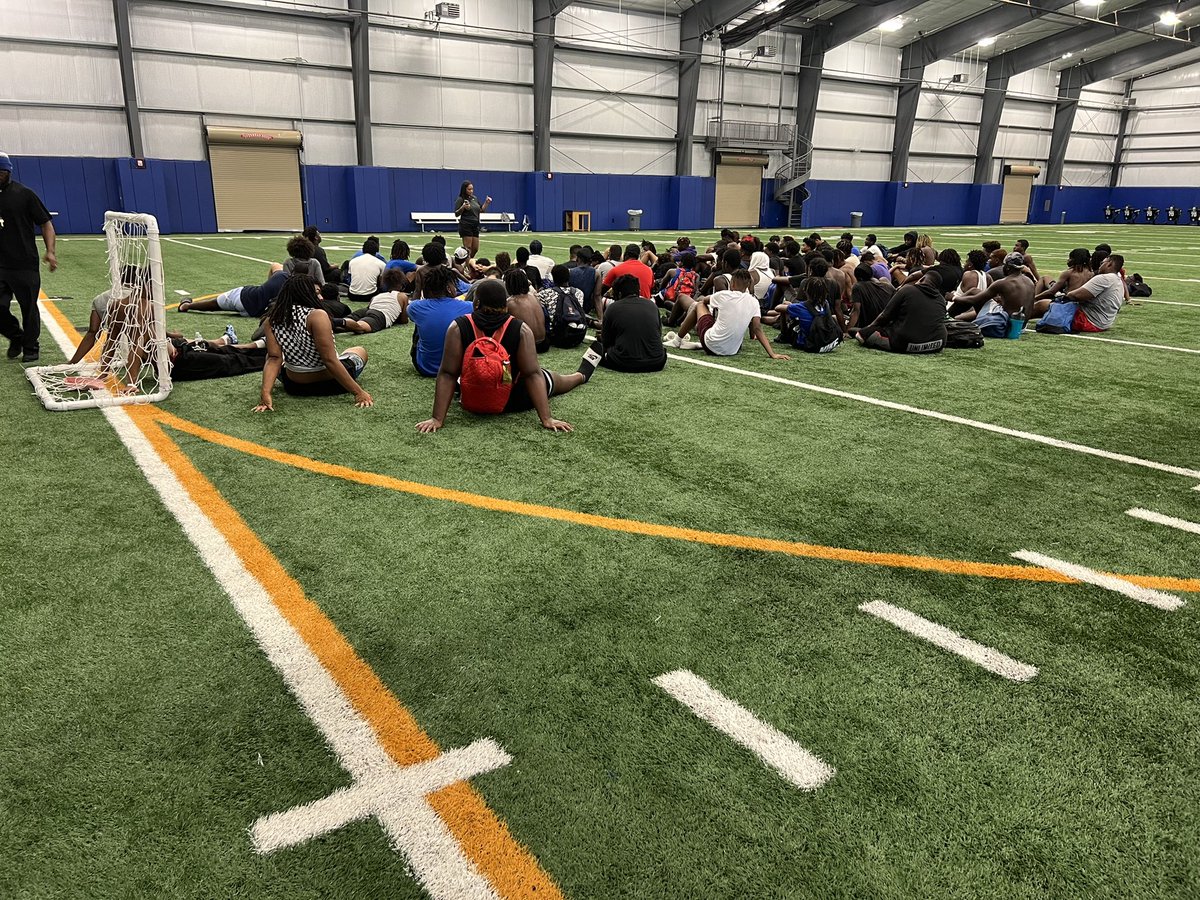 NorthCro_FB's tweet photo. Thank you to @mila_lanier for taking the time today to come out and inform our kids on setting themselves up financially for the future! We greatly appreciate it! https://t.co/Gk4HnBCbe7