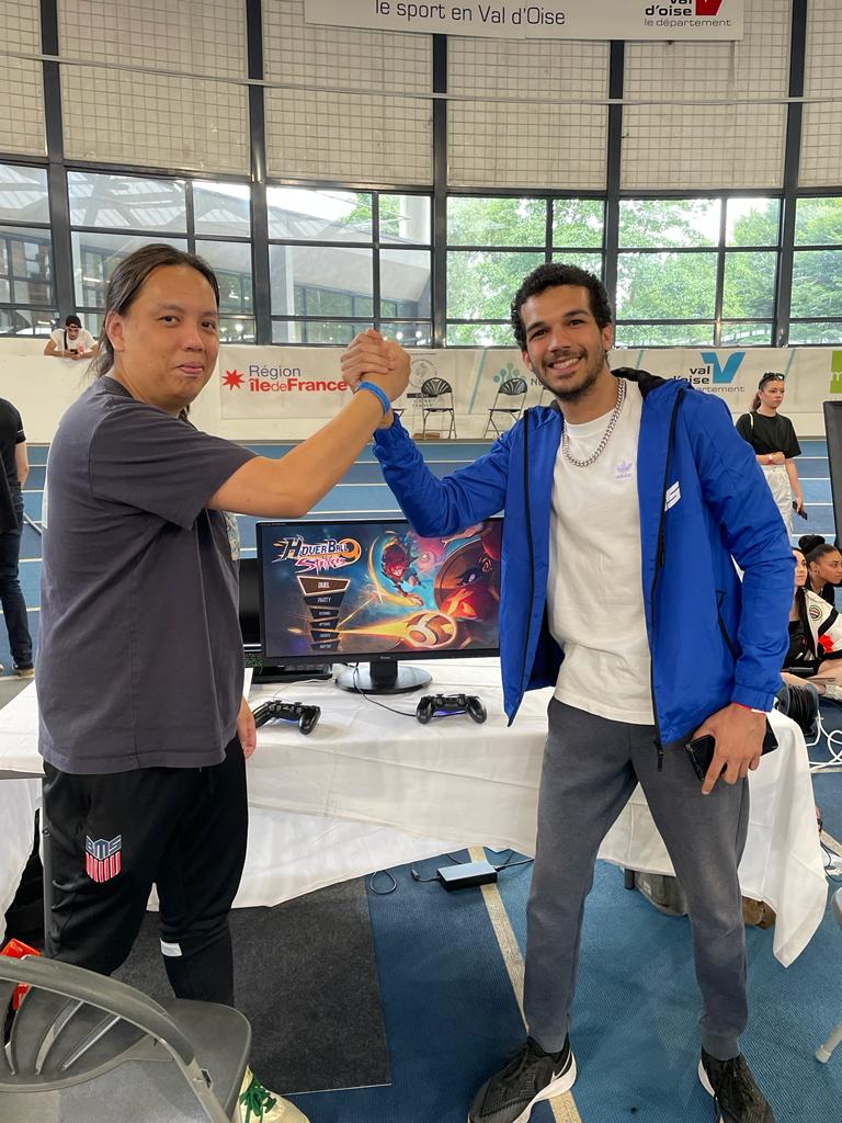 HBStrikers's tweet image. Huge shootout to @BMS_CREW, @AlexBemutated, and @JoelPostbad  for letting us have a setup at #KOF95

We want to thank every one of you that came to try the game and gave us feedback🙏

Tomorrow is the big day so get your controller ready👀

#indiedev #gamedev #FGC