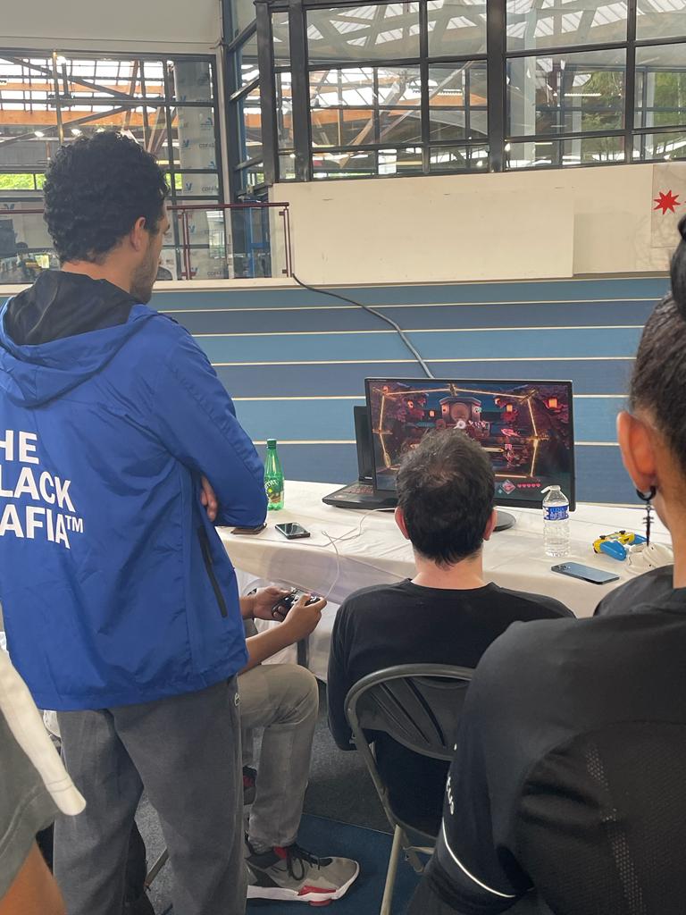 HBStrikers's tweet image. Huge shootout to @BMS_CREW, @AlexBemutated, and @JoelPostbad  for letting us have a setup at #KOF95

We want to thank every one of you that came to try the game and gave us feedback🙏

Tomorrow is the big day so get your controller ready👀

#indiedev #gamedev #FGC