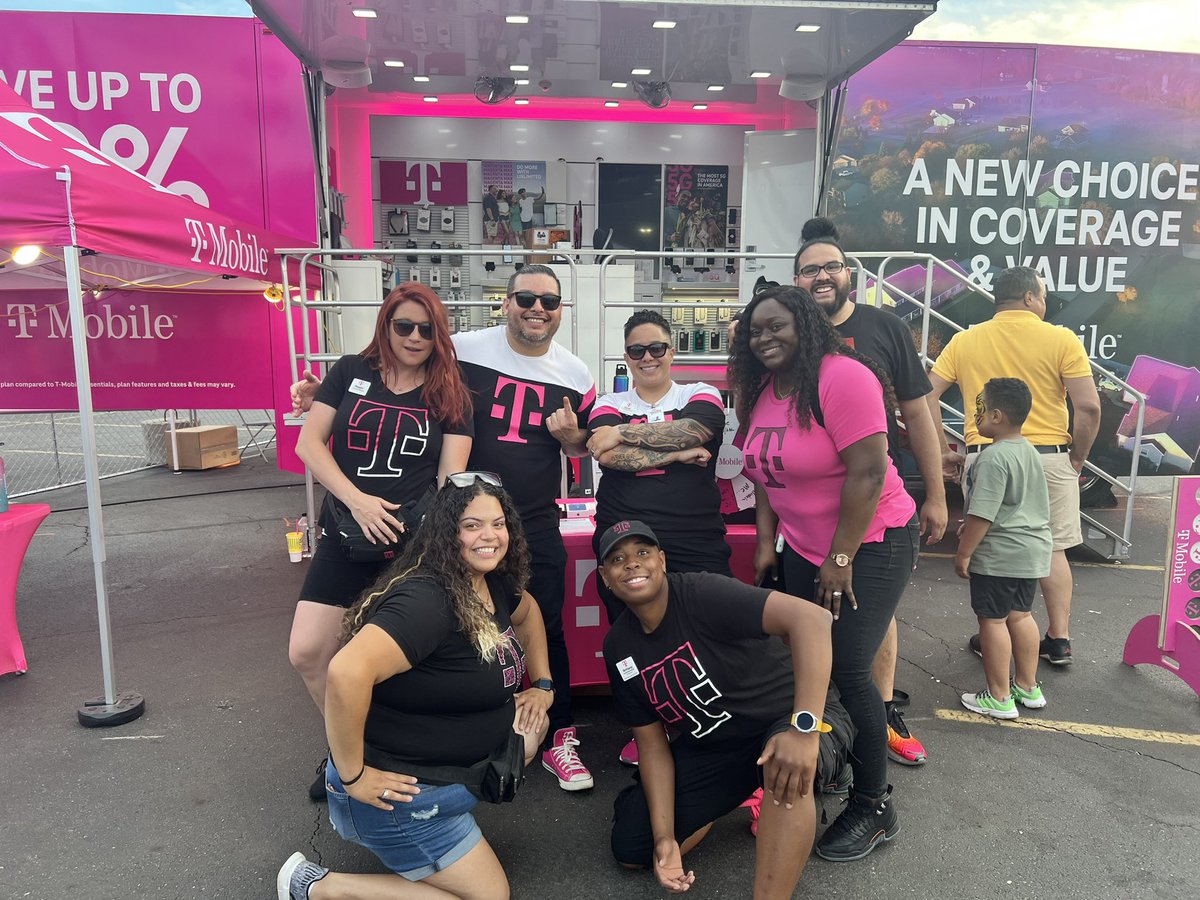 JovCryptoPlug's tweet image. A bunch of legends &amp;amp; a truck @TMobileTruckNJC @maggie_V_pena @SarahPaliz @TChainzDC @TMobile #njstatefair #Tmobile #Trucklife #MagentaLife #Tmobilefamily