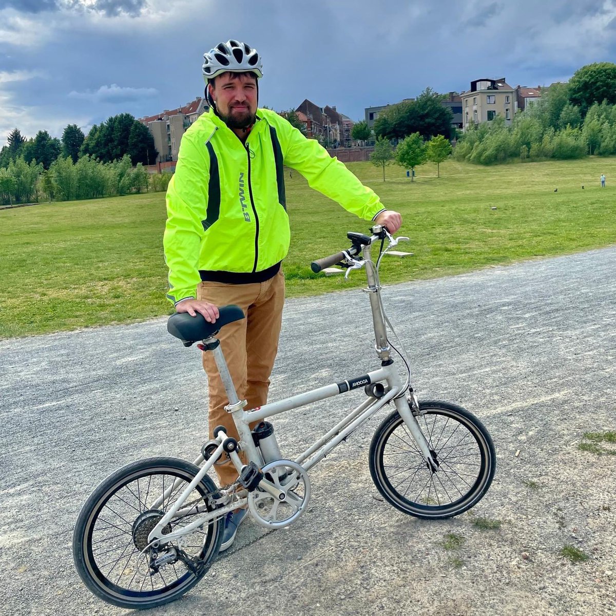 CyclistsofBxl's tweet photo. Rencontre avec Brieuc Dumont  lors de la grève nationale 🚲😁 

C’est la première fois depuis des mois que je refais du vélo ! Je fonctionne par vague !-) https://t.co/csimyKQNmF