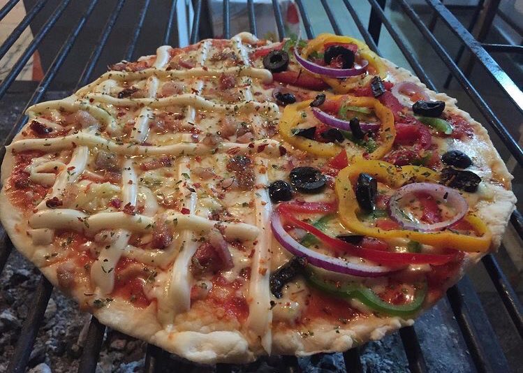 patty_villalbar's tweet photo. Gente necesito por favor que me ayuden dándole RT a esta publicación sipa? 
Tenemos muchísimas ganas de trabajar y cocinar nuestras pizzas a la parrilla para ustedes 🍕
Todo 100% casero; con más de 12 sabores a elección ✨
Cocinamos para todo tipo de eventos 
Contacto: 0981122482 https://t.co/ifRPApd1Ui