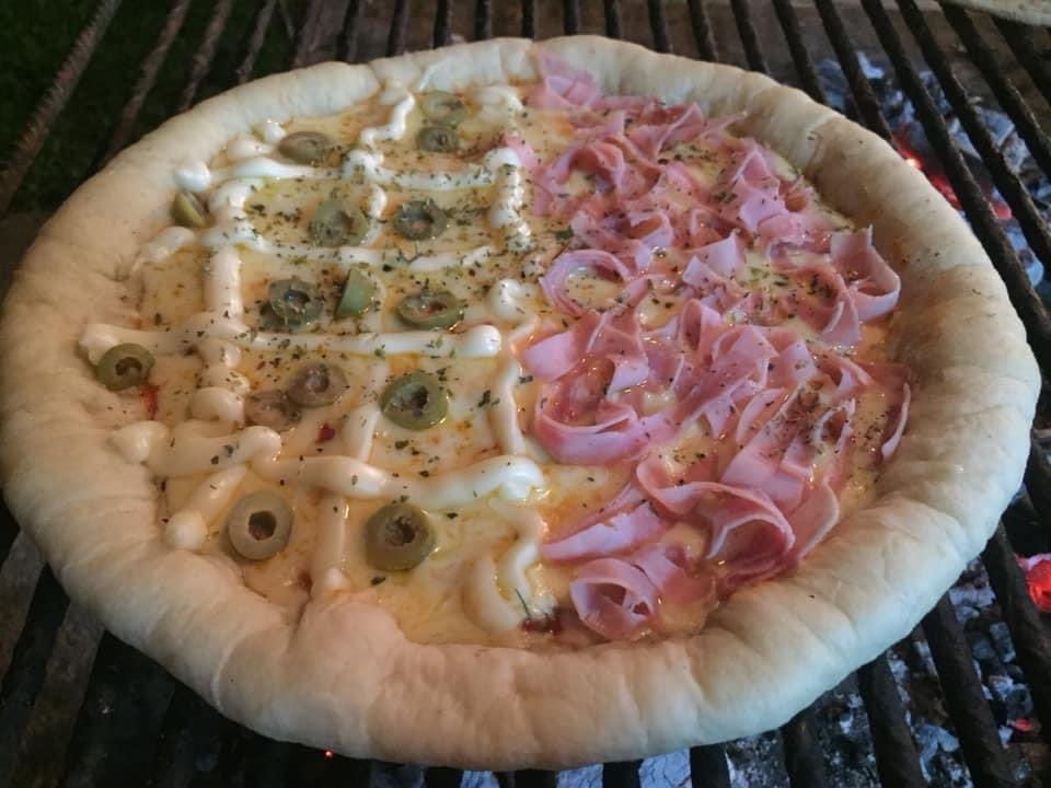 patty_villalbar's tweet photo. Gente necesito por favor que me ayuden dándole RT a esta publicación sipa? 
Tenemos muchísimas ganas de trabajar y cocinar nuestras pizzas a la parrilla para ustedes 🍕
Todo 100% casero; con más de 12 sabores a elección ✨
Cocinamos para todo tipo de eventos 
Contacto: 0981122482 https://t.co/ifRPApd1Ui