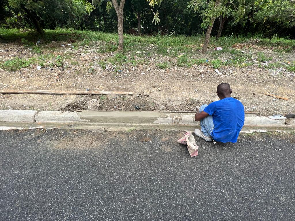 JuntaColinasR's tweet photo. @AlcaldiaDN @CarolinaMejiaG Continuamos como sector resolviendo situaciones que a ustedes como gobierno municipal les corresponde hacer, hemos solicitado colaboración y nos han abandonado... hoy son ustedes, mañana seremos nosotros como zona que nos  olvidaremos de ustedes. https://t.co/x7ytAFcKcm