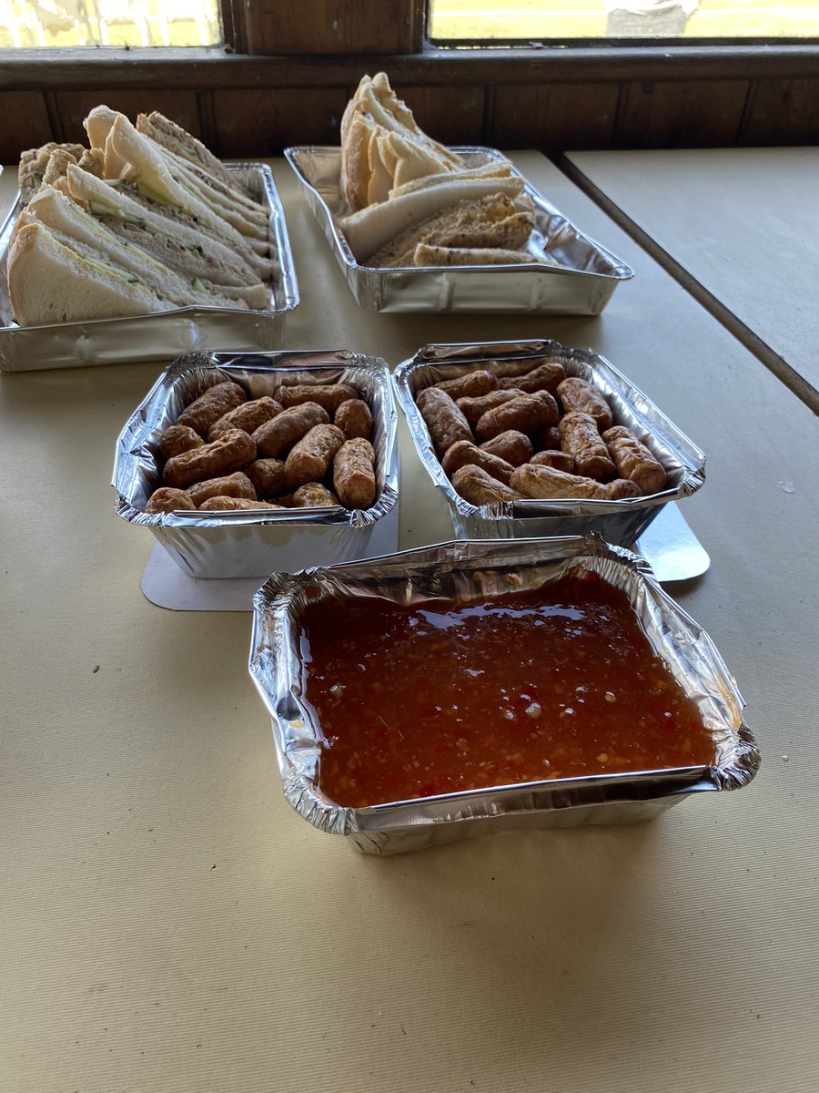 TomCary1's tweet photo. @CricketNosh Another shocker on the Kent/Sussex border @eridgecricket tea rota strikes again. 2 pints of sweet chilli sauce and 2 dozen cocktail sasauges #CarCrash #nospoons https://t.co/1yUiBvXQFg