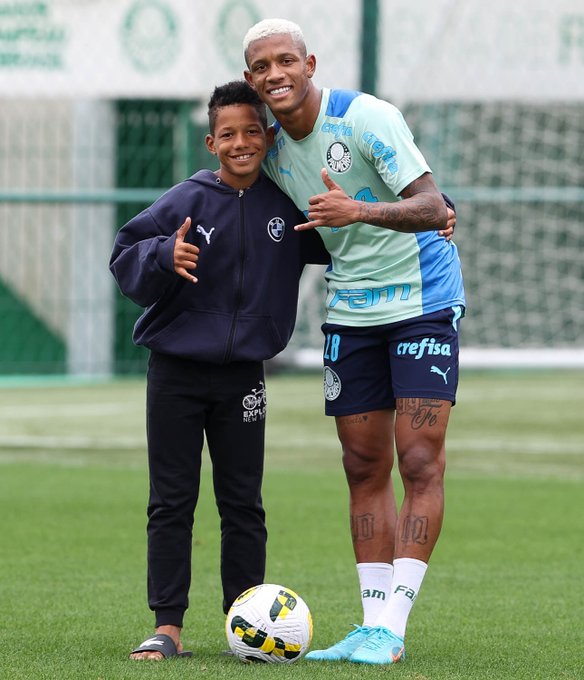 Com visita do irmão ao CT, Danilo projeta duelo contra o Cerro