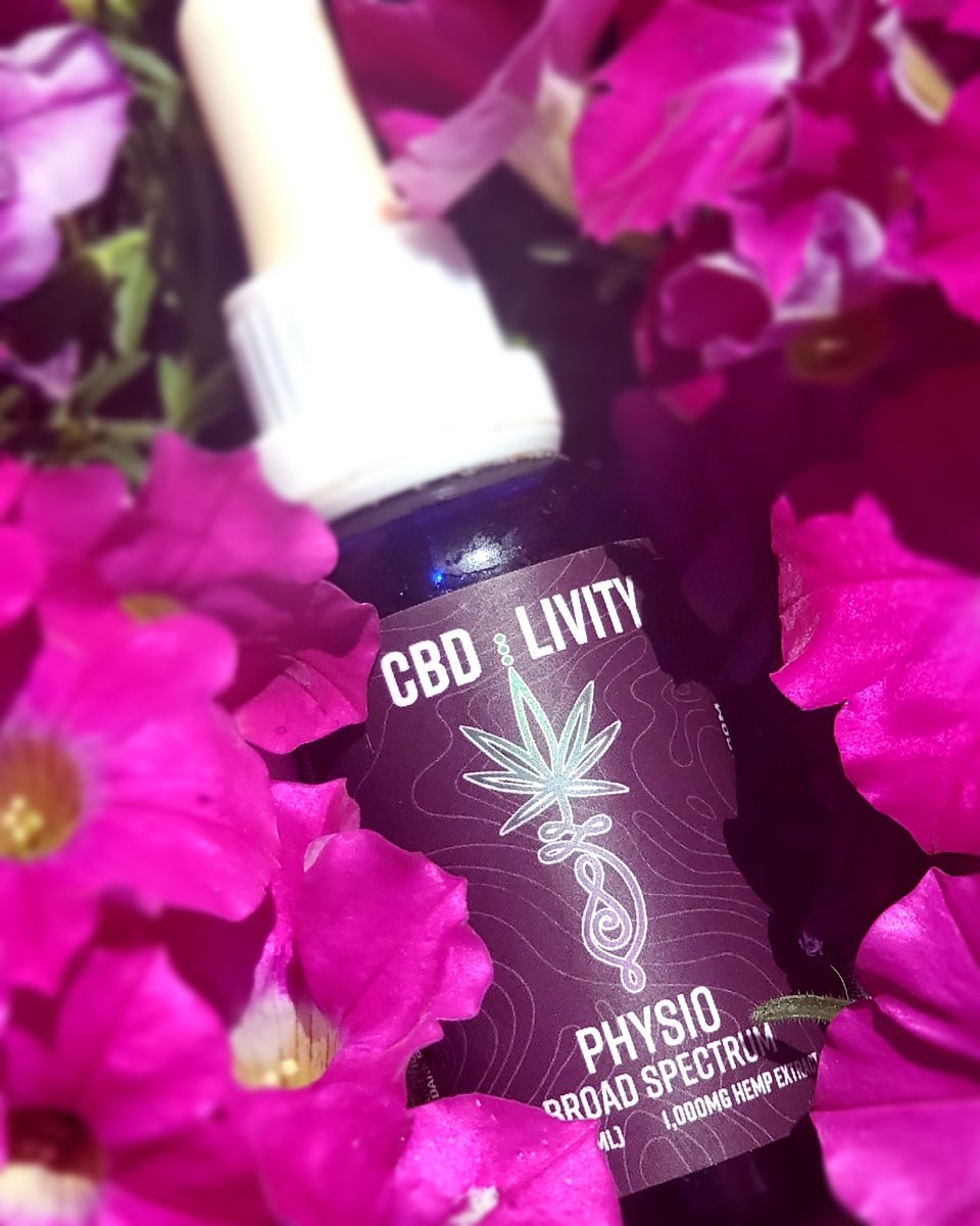 cbd_livity's tweet photo. Make it a #BroadSpectrum #Summer with Physio 🌸🌞

Physio: Broad Spectrum is #organically enhanced and flavored with #Ginger, #Copaibai &amp; #Lemon oil leaving a refreshingly, rejuvenating after-taste 🍋😋

Contains 1,000 mg Broad Spectrum #Hemp Extract with #NOTHC ⛔️

#cbdlivity https://t.co/hXFBUVQ2Go