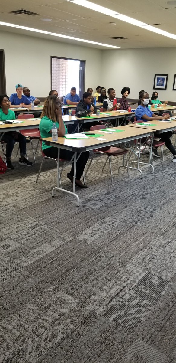 CIAdvantage's tweet photo. Thank you President of Greentree Outdoor Living for being the Youth Guest Speaker at @CIAdvantage #Yemp Launch. https://t.co/LhVJ4IMZ5n
