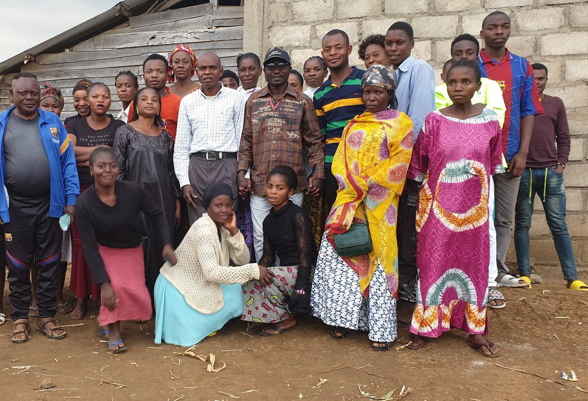 PascalMarhegan9's tweet photo. Dans le cadre du programme d'appui aux initiatives de la base de la Synergie des clubs et associations des amis de #RenéKAHUKULA, SCAR-KABARE, 27.06.2022, #Nyamunyunyi. https://t.co/Ca7i5kl0jp