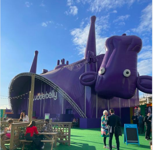 I'm dead chuffed to be returning 'home' to my favorite venue at The Edinburgh Fringe... The Udderbelly. This Cow contains a perfect 410 seat theatre. I'll be bubbtizing in there every day 4-29 August. underbellyedinburgh.co.uk/.../amazing-bu…