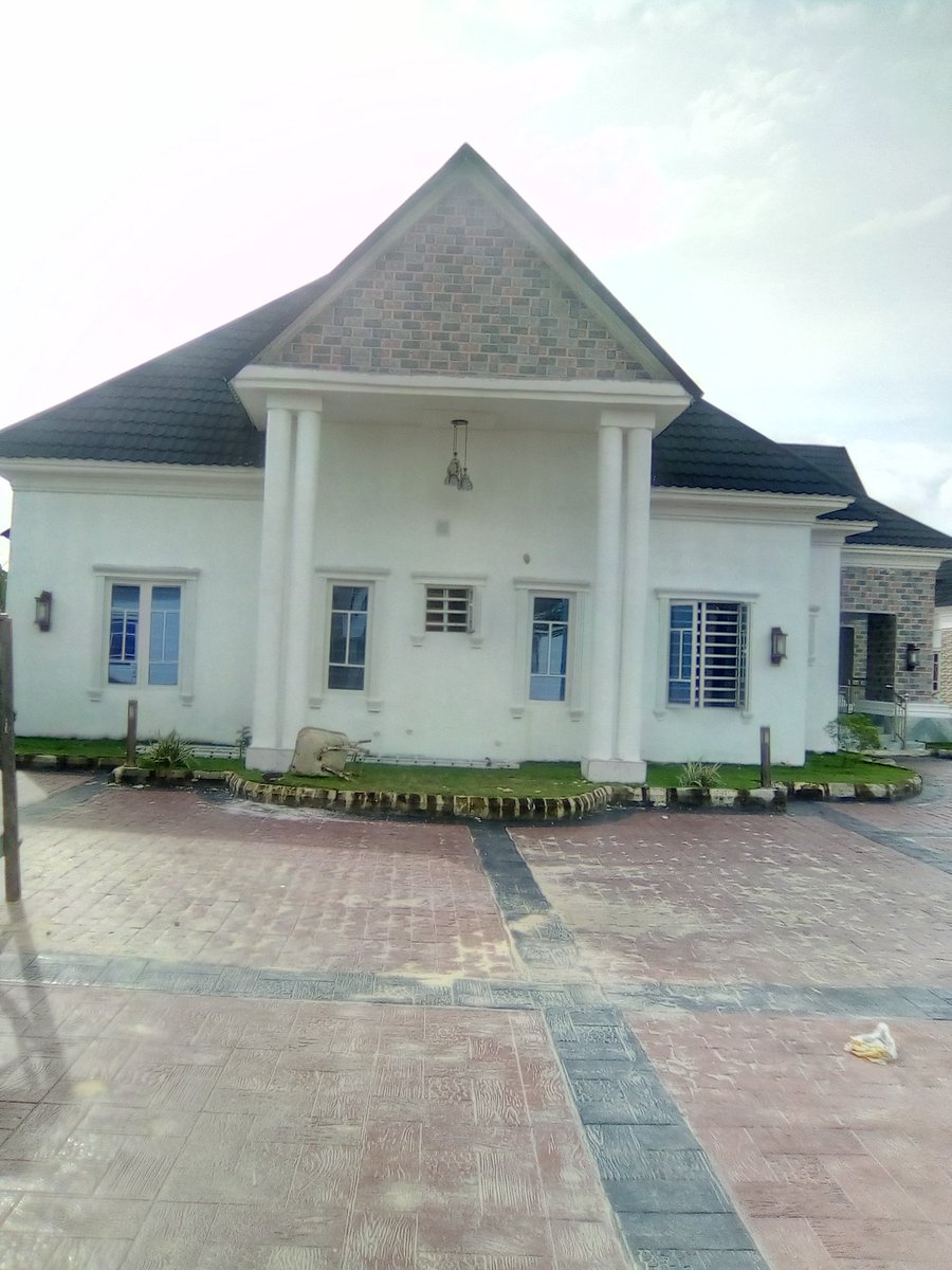 GoddyJames's tweet photo. Done and dusted!
3 units of 5 bedrooms, all ensuites, 2 sitting room, 2 dinning + 45 capacity hall + 2 gate house + swimming pool....@ Shelter Afrique, Uyo, Akwa Ibom State.
#AkwaIbomTwitter #TSDesigns #Architects #Uyo https://t.co/x2mvIsRCfS