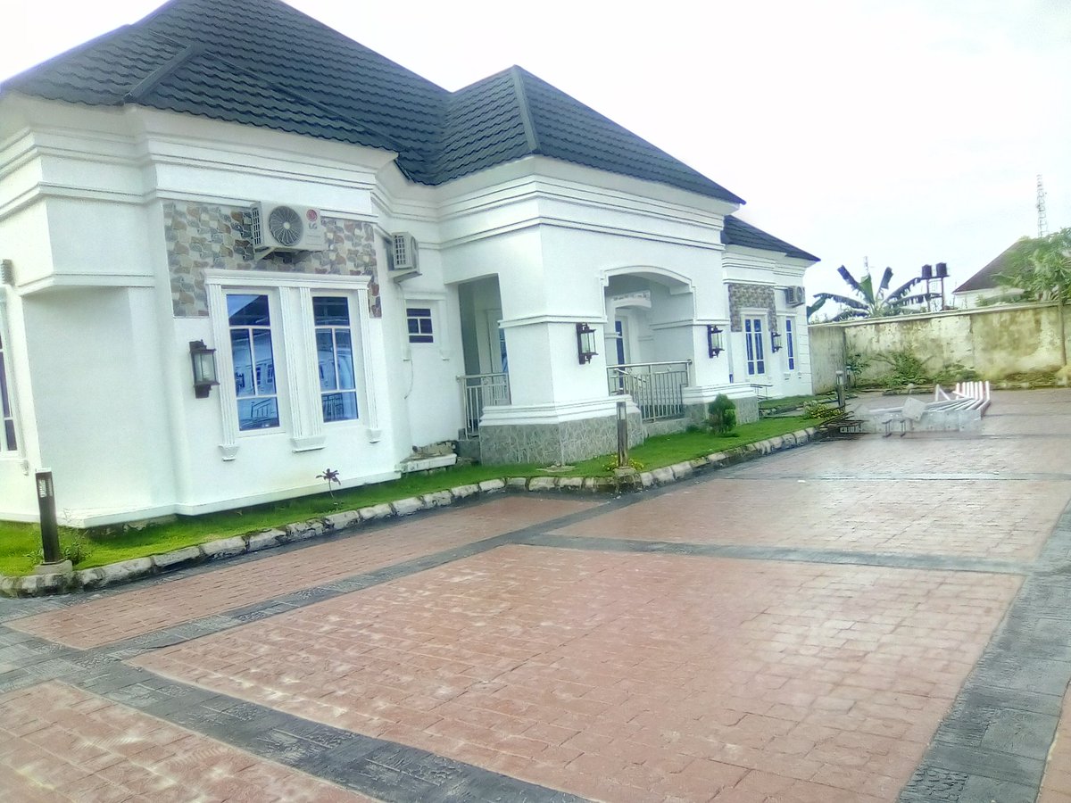 GoddyJames's tweet photo. Done and dusted!
3 units of 5 bedrooms, all ensuites, 2 sitting room, 2 dinning + 45 capacity hall + 2 gate house + swimming pool....@ Shelter Afrique, Uyo, Akwa Ibom State.
#AkwaIbomTwitter #TSDesigns #Architects #Uyo https://t.co/x2mvIsRCfS
