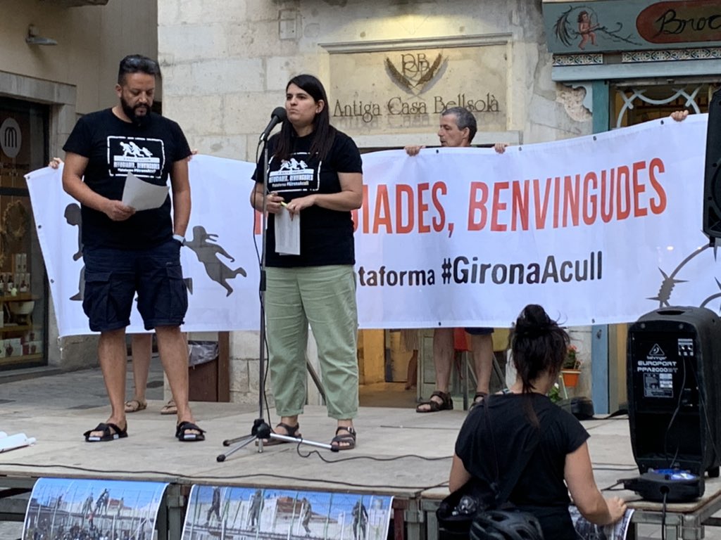 LaiaPelachSaget's tweet photo. Vaig entrar de regidora convençuda de que calia mantenir sempre un peu a la institució i un peu al carrer i avui toca estar al carrer. #MassacreMelilla #PolítiquesDeMort https://t.co/wmoHJnX9hB