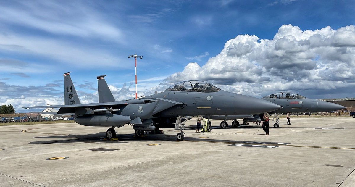 THE_DON_TOG's tweet photo. Another great day on the flightline at Lakenheath. #LoveMyJob #finiflight https://t.co/BkzUQZYEWT