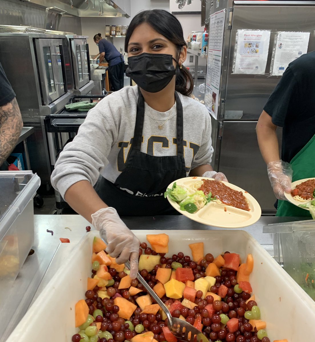 blanchethouse's tweet photo. If you would like a good meal, water, and a break from the heat come to Blanchet House’s free cafe for lunch and dinner today. Served by friendly volunteers. Learn more at https://t.co/RiGBOhWPHg https://t.co/WUC8xMTUvR