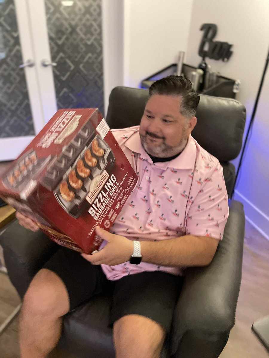 Alyjayyyy's tweet photo. I want someone 2 look at me the way my dad looks at his new sausage grill… https://t.co/mEAWWGT4WS