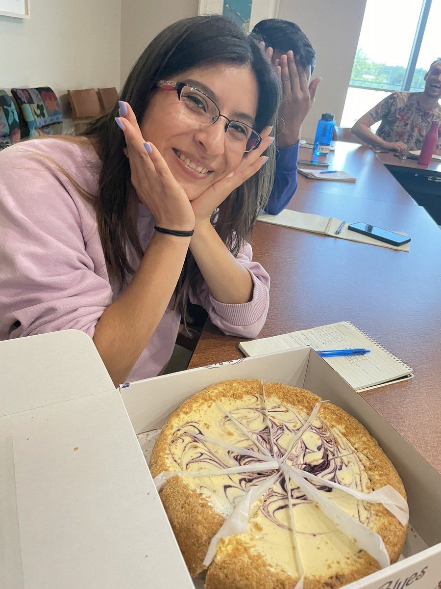 Happy birthday <a href="/ErikaPinto96/">Erika Pinto</a> !!! Summer scholar at <a href="/ScienceStowers/">Stowers Institute</a>