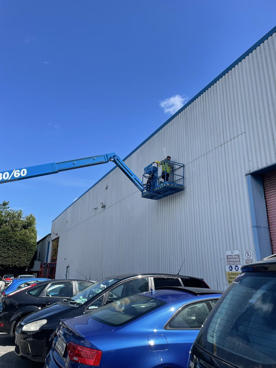 Acrobatirl's tweet photo. Installing New LED floodlights in the Aramex Car Park , #Sparks https://t.co/uvAgTcxbGr